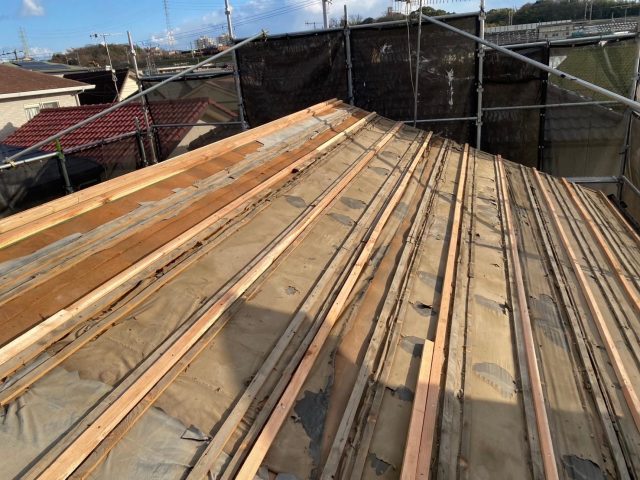 加古川市で葺き替えに伴う既存瓦の撤去